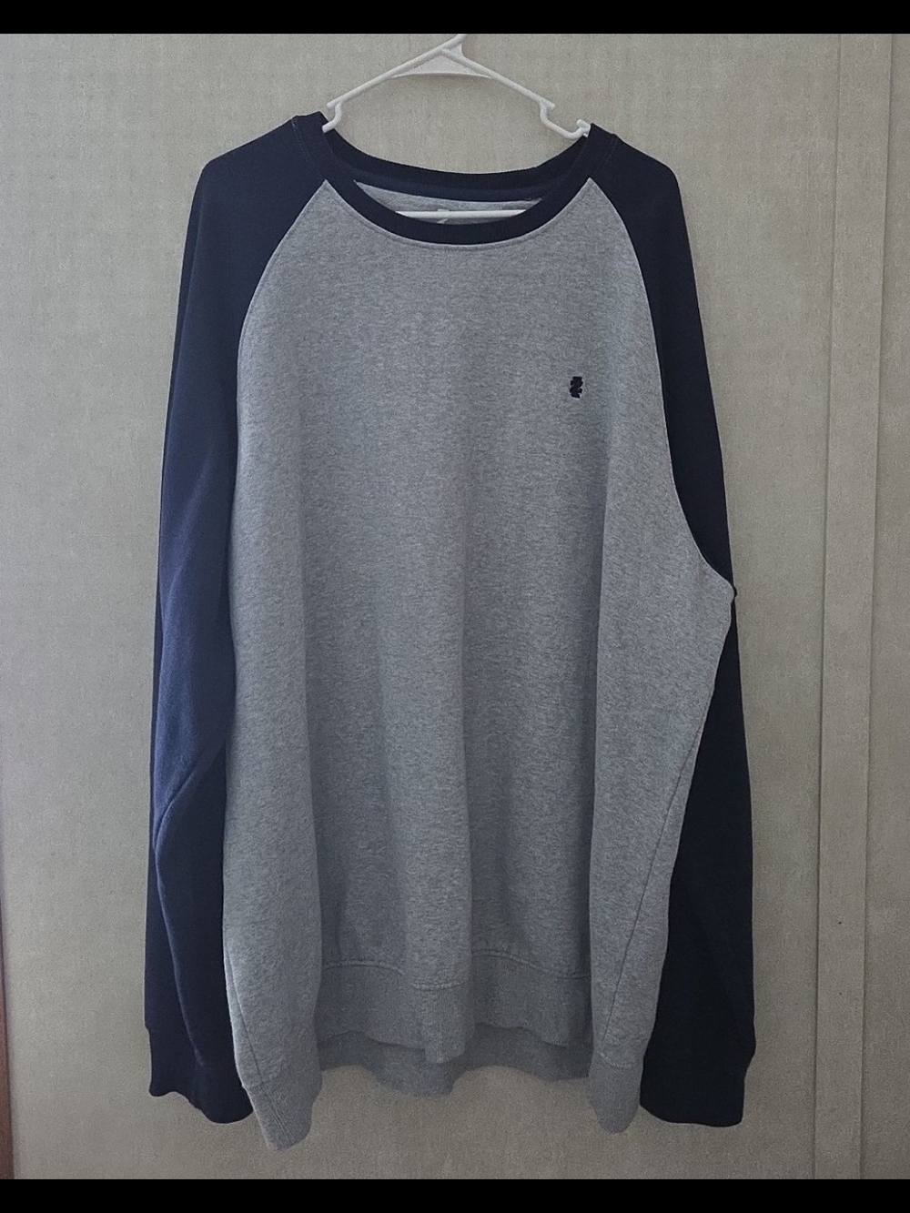 IZOD Men’s Gray Sweatshirt